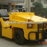 diesel baggage towing tractor for airport 2500KG drawbar pull