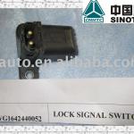 SINOTRUK(CNHTC) genuine HOWO PARTS-- lock signal switch